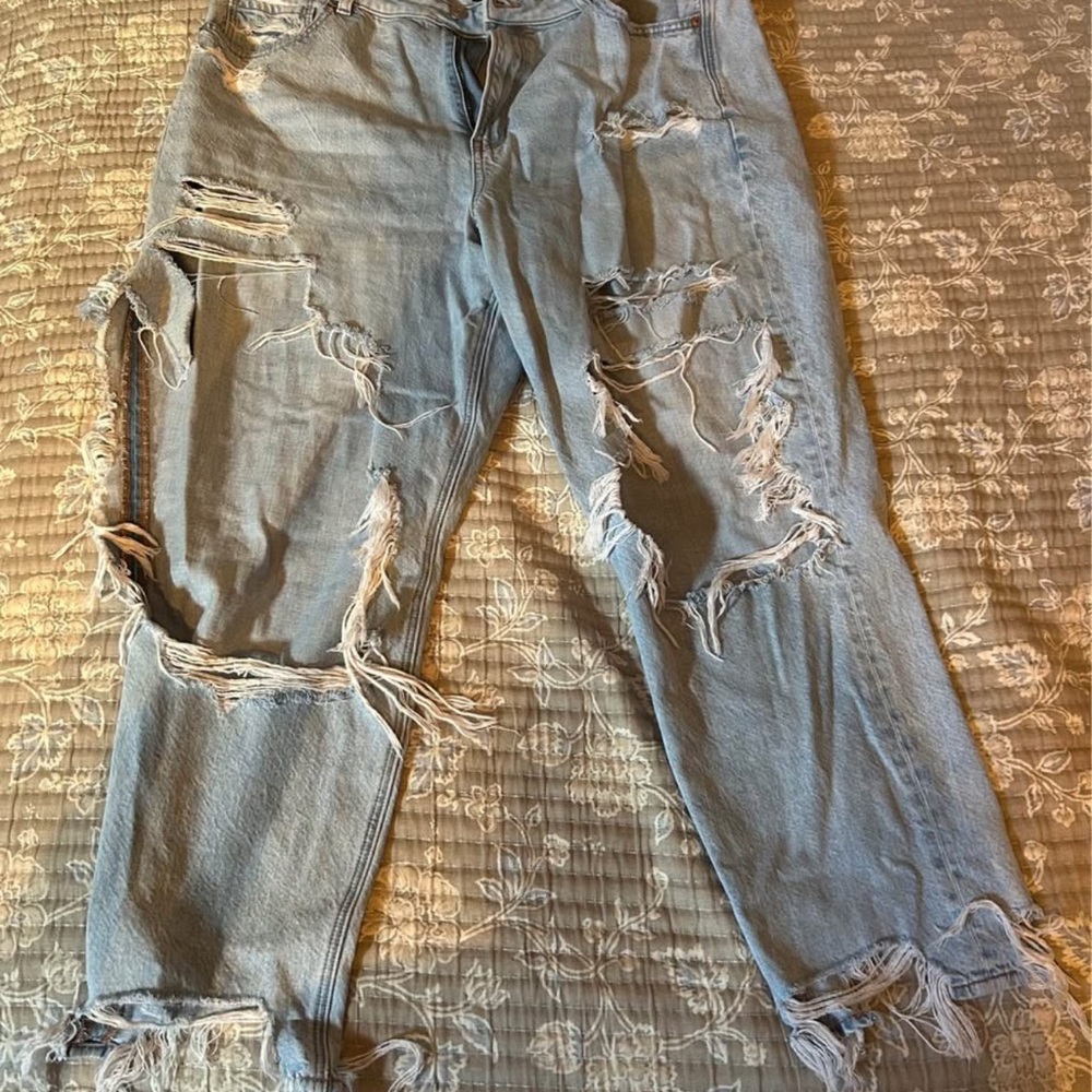 American Eagle Distressed Light Blue Women's Jeans